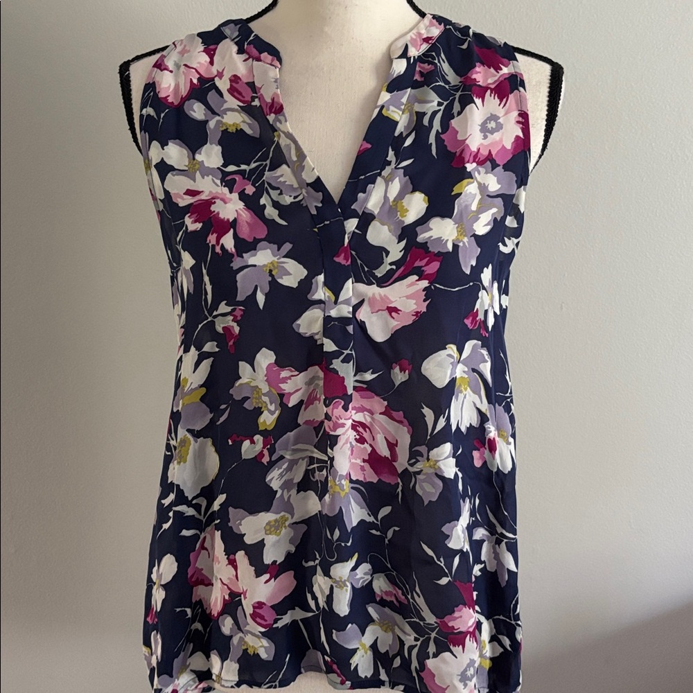 Joie Navy Silk Floral Sleeveless Blouse, size Small